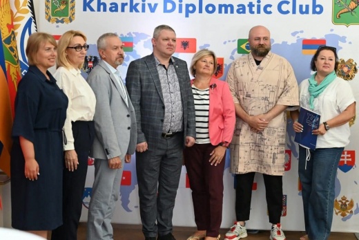 Публічне обговорення культурно-мистецького проєкту "Місце спротиву: проєкти інфраструктури металургійного комбінату "Азовсталь"